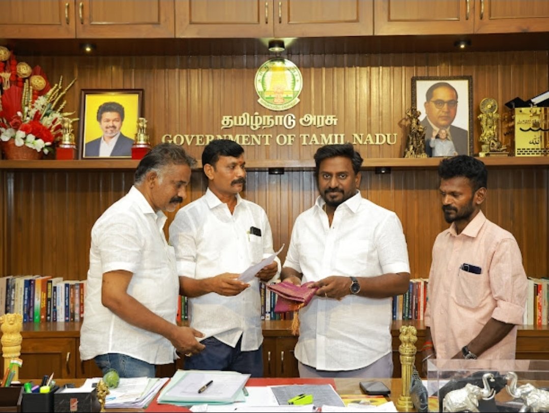 4 அம்ச கோரிக்கைகளை செய்தித்துறை அமைச்சரிடம் வலியுறுத்திய தமிழ்நாடு உழைக்கும் செய்தியாளர்கள் சங்கத்தின் மாநில பொதுச் செயலாளர் சமயச்செல்வம்