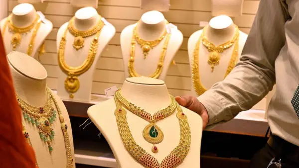தங்கம் விலை பவுனுக்கு ரூ.800 குறைவு: இல்லத்தரசிகள் மகிழ்ச்சி