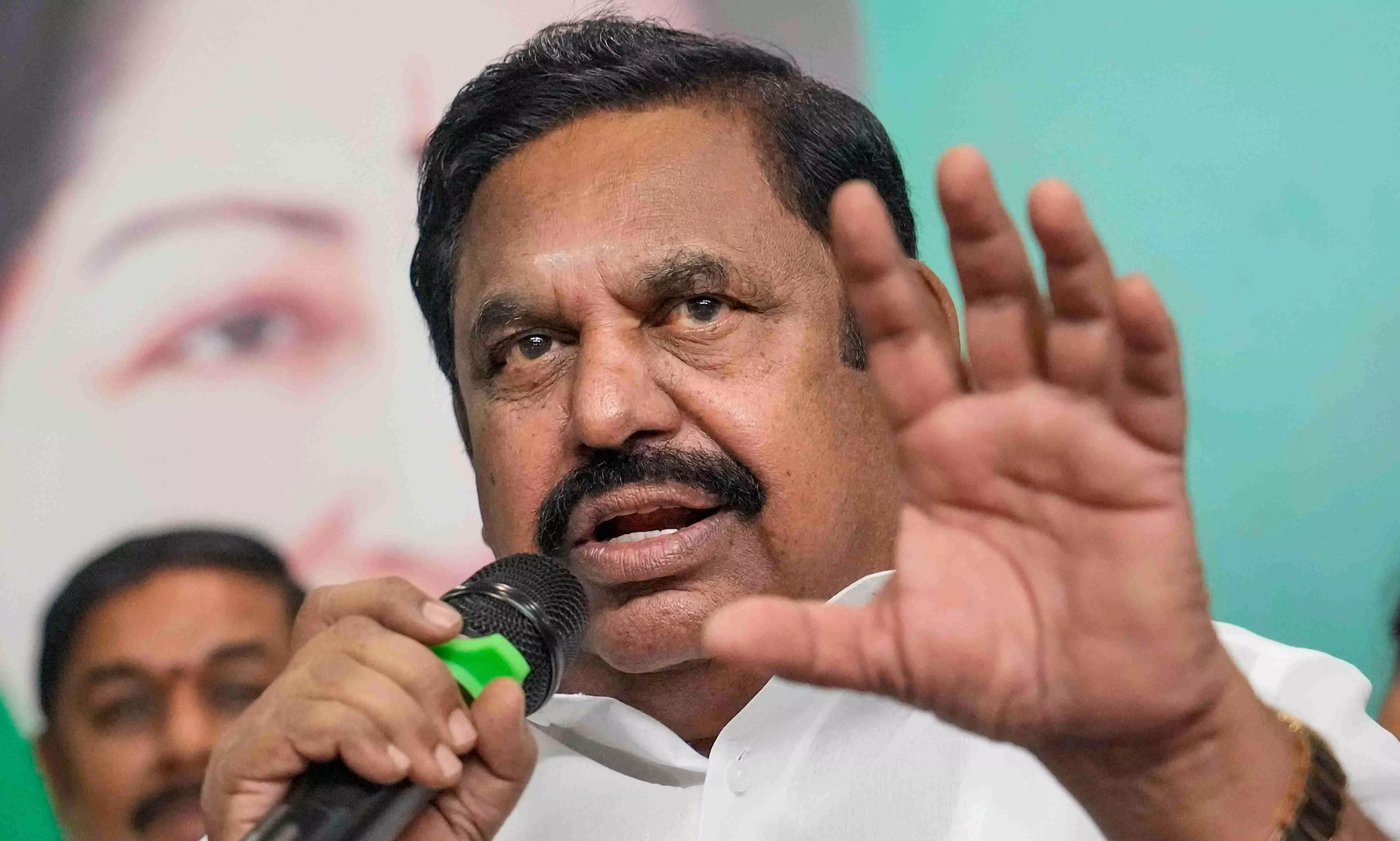 அதிமுக சின்னத்தில் வெற்றி பெற்ற எம்எல்ஏ.க்களை களவாடுவது நீங்க தான்: தவெக மீது  எடப்பாடி பழனிசாமி பாய்ச்சல்