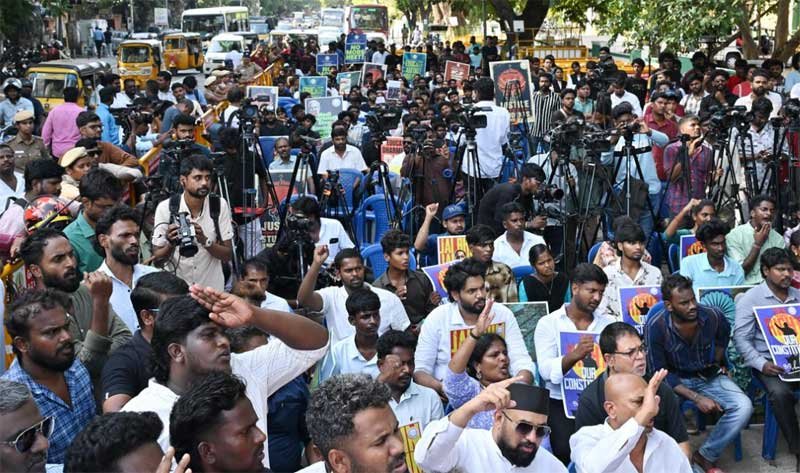 கல்லூரி மாணவ, மாணவிகள் போராட்டங்களில் கலந்து கொள்வதை தடுக்கும் சுற்றறிக்கை வாபஸ்