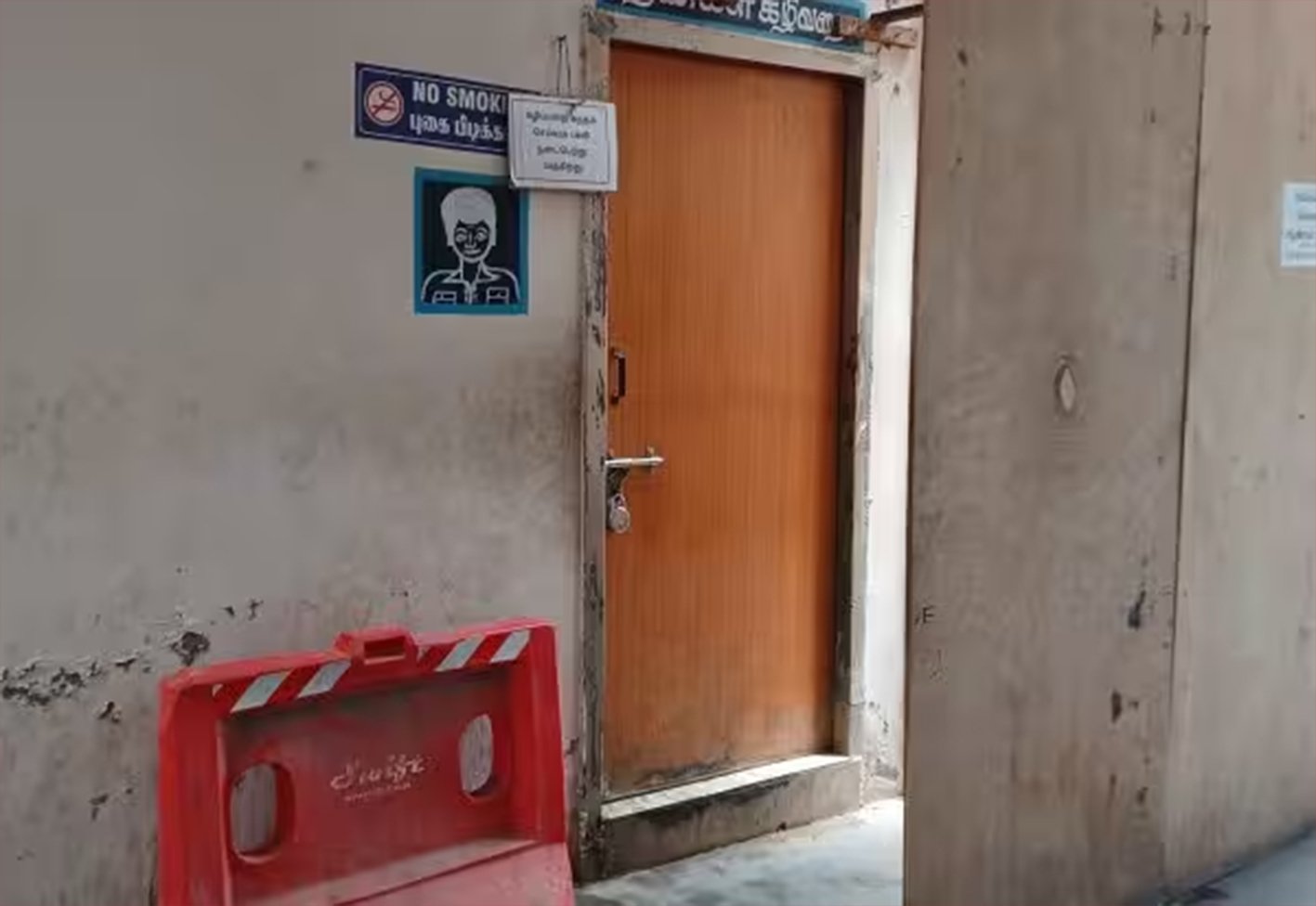 ராமநாதபுரம் புதிய பஸ் நிலையத்தில் கழிப்பறைகள் மூடல்-பயணிகள் அவதி  அடிப்படை வசதிகளை மேம்படுத்துமா நகராட்சி நிர்வாகம்